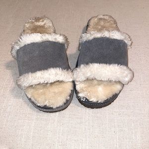 Minnetonka fur slides.Front has small rip,otherwise shoes are in good condition